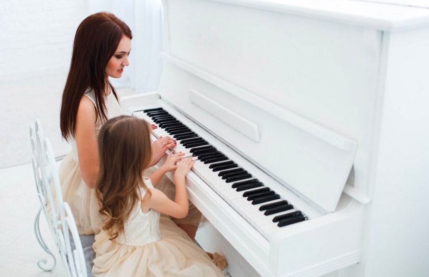 Какво да изберем синтезатор или електронно пиано за изучаване на пиано от дете