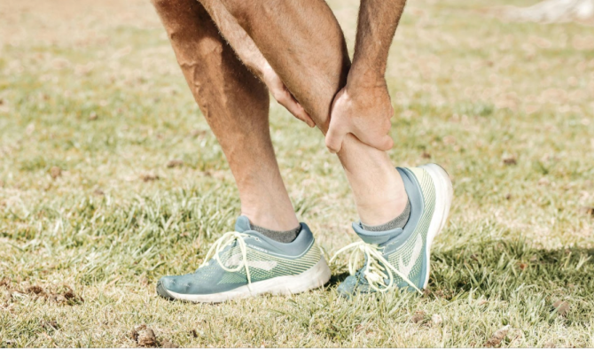 Кои са първите признаци на проблеми с вените на краката?