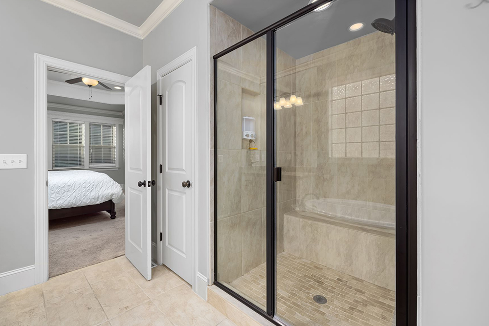  Иновативни дизайни на врати за бани, които впечатляват